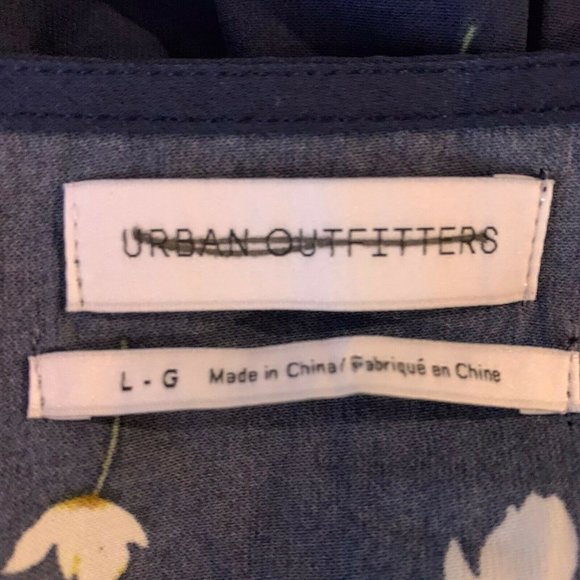 NEW Urban Outfitters navy blue white floral romper - Picture 3 of 6